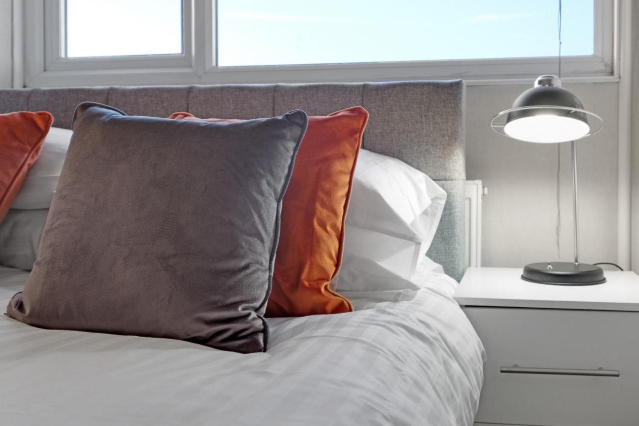 Staiforce 2 Bedroom House With Parking Maidenhead Exteriér fotografie